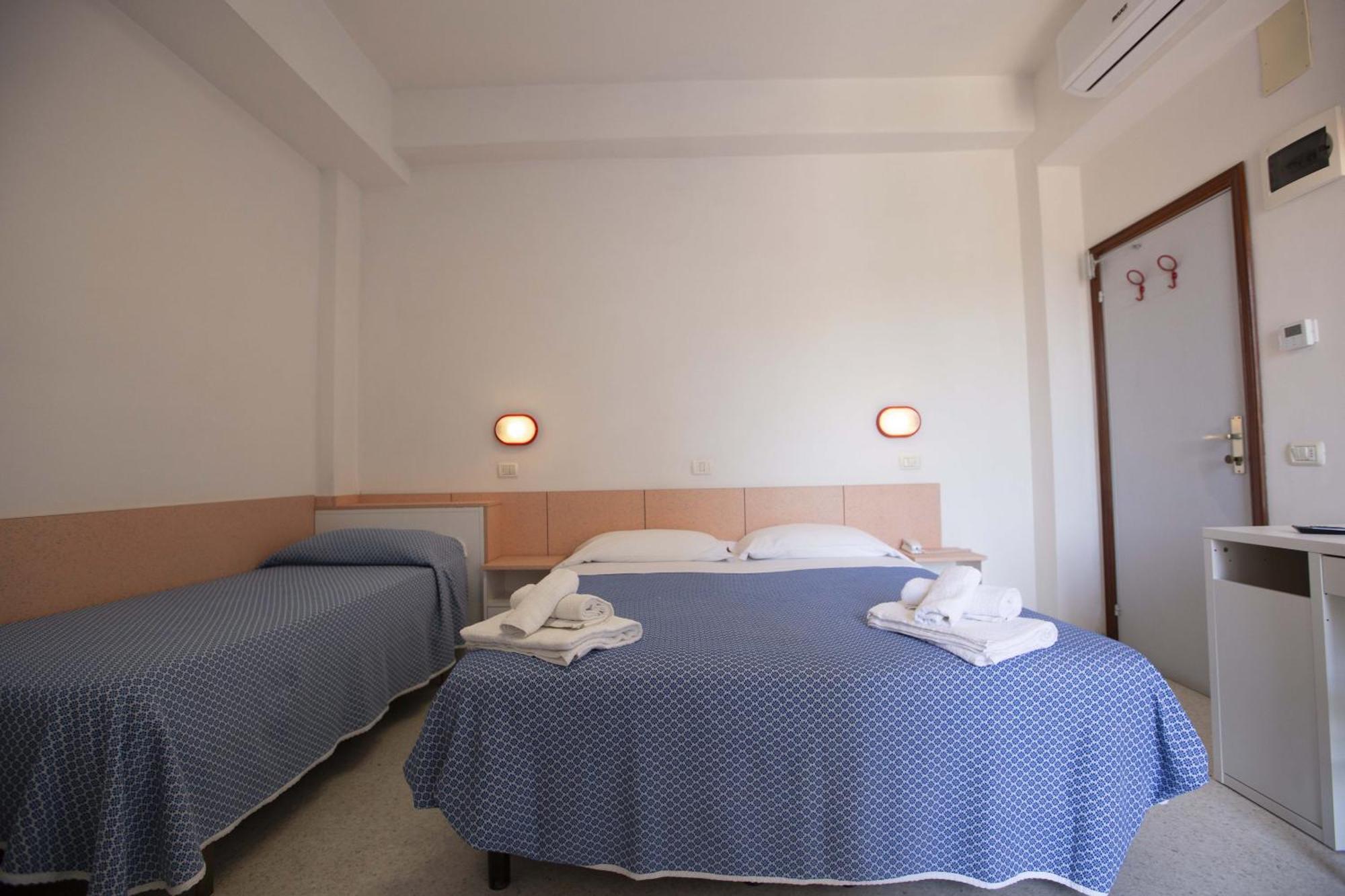 Hotel Altamarea Misano Adriatico Exterior photo